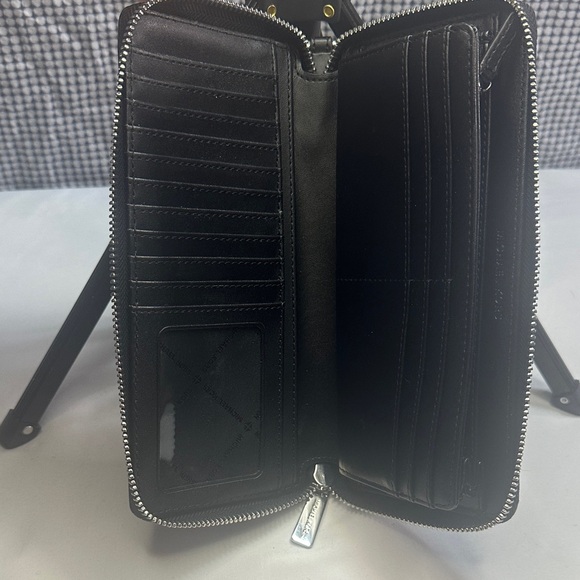 Michael Kors Jet Set Black Zip-Around Wallet - Picture 3 of 4